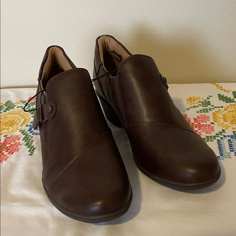JBU Kyley Adjustable Comfy Insole Flexible Outsole Shoes, Women’s 9M, Brown